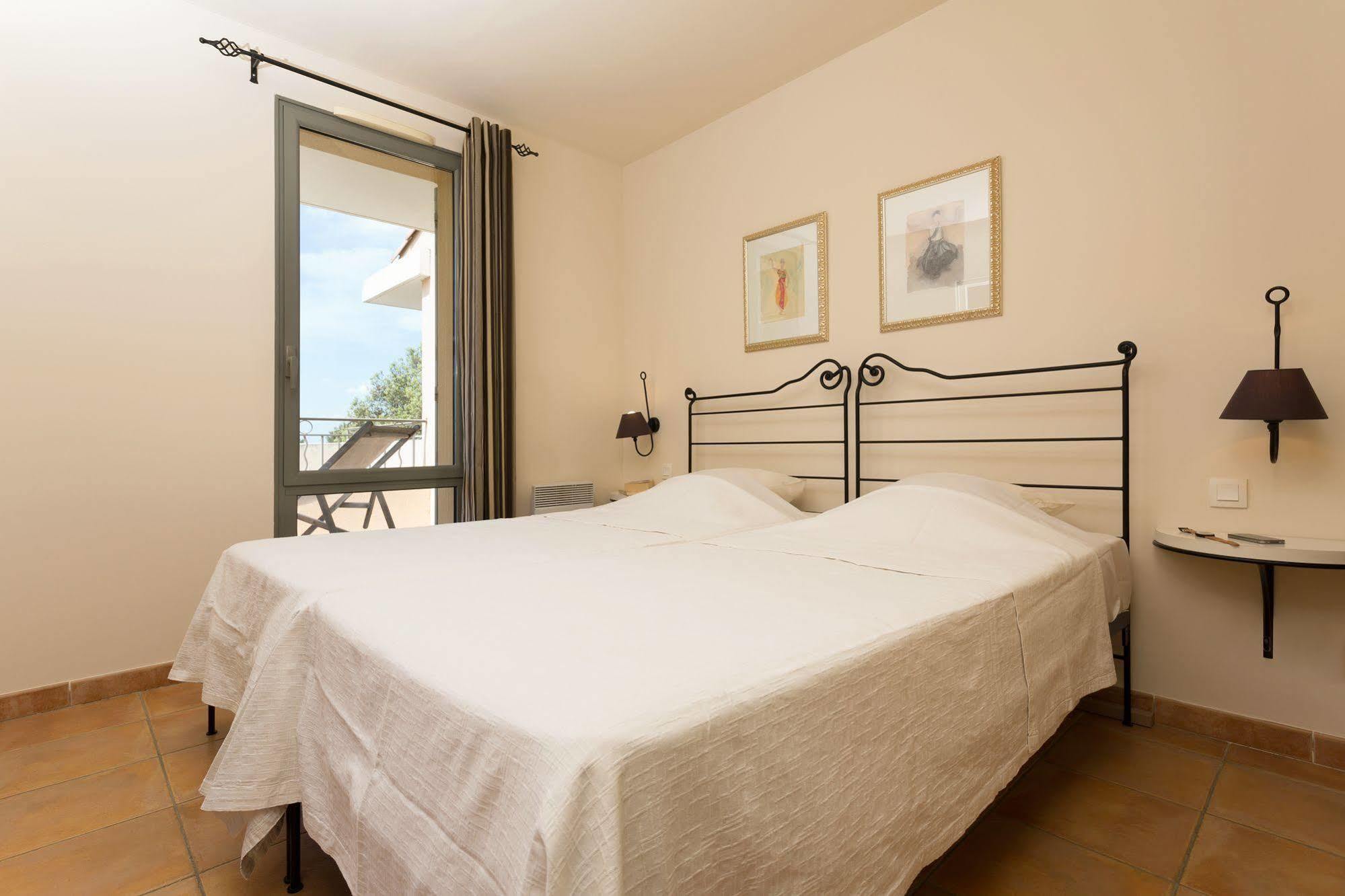 Madame Vacances Domaine Du Provence Country Club Service Premium Saumane-de-Vaucluse Exterior photo